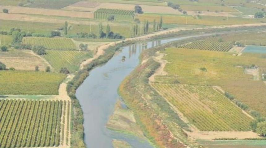 Gediz'deki Kirlilik Manisa Valisi'ni Isyan Ettirdi