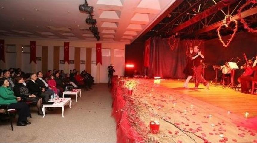 İzmir&rsquo;de 14 Şubat Coşkusu