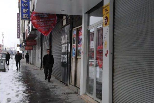 Hakkari Ve Ilçelerinde Kepenkler Açılmadı