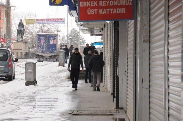 Hakkari Ve Ilçelerinde Kepenkler Açılmadı