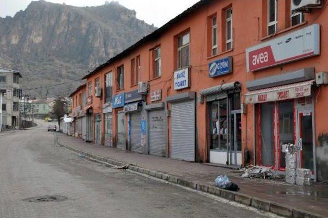 Hakkari Ve Ilçelerinde Kepenkler Açılmadı