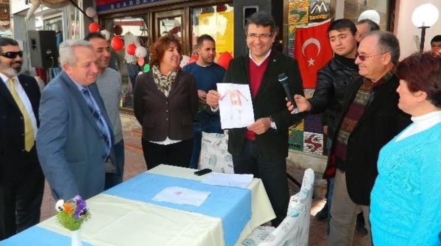 Mhp Bodrum İl&ccedil;e Başkanı Tosun, Turgutreis&rsquo;teki Sevgi Panayırını Dolaştı