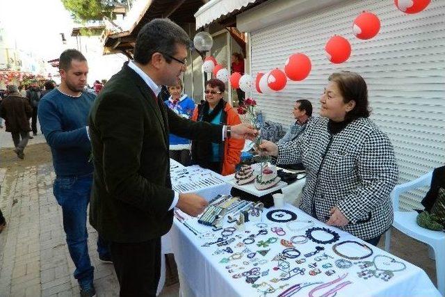 Mhp Bodrum İlçe Başkanı Tosun, Turgutreis’teki Sevgi Panayırını Dolaştı