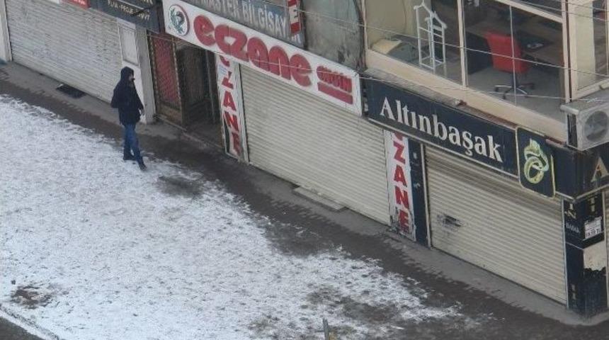 Y&uuml;ksekova&rsquo;da Kepenkler A&ccedil;ılmadı