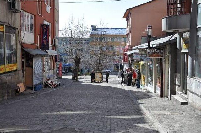 Tunceli’de Kepenkler Kapalı