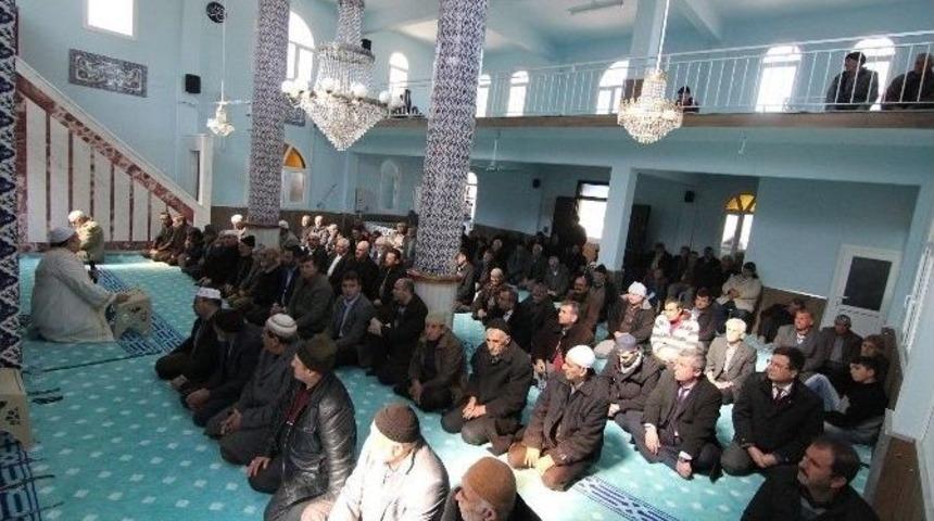 Menderes&rsquo;te &Ccedil;am&ouml;n&uuml; Camii Tekrar İbadete A&ccedil;ıldı