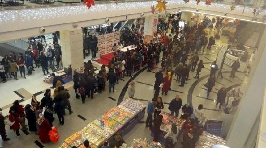 Kahraman Tazeoğlu Eskişehirli Okurlarıyla Buluştu