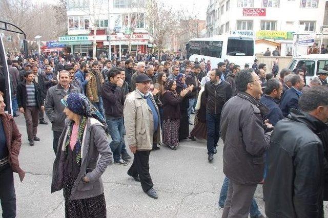 Hdp Ve Dbp’den, Öcalan’ın Yakalanışının Yıl Dönümü Yürüyüşü