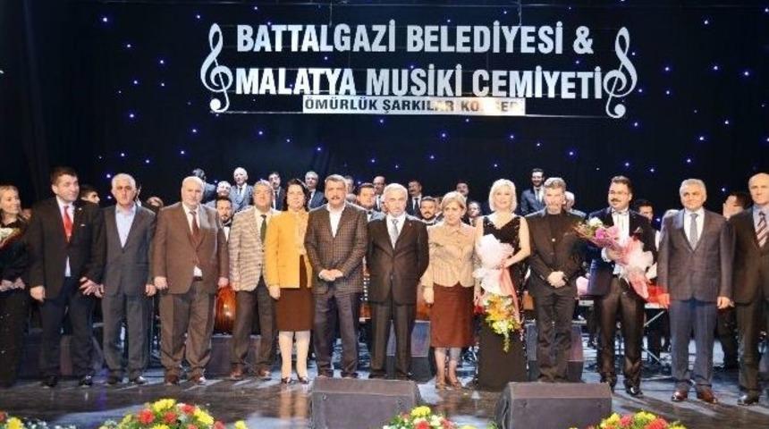 &Ouml;m&uuml;rl&uuml;k Şarkılar Konserine İlgi B&uuml;y&uuml;kt&uuml;