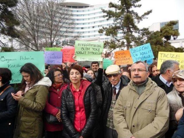 Kayseri’De Özgecan Için Ağlatan Kadın Eylemi