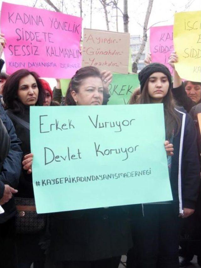 Kayseri’De Özgecan Için Ağlatan Kadın Eylemi