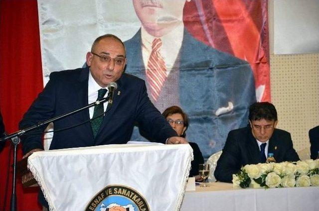 Başkan Gümrükçüoğlu, Tesob’un Genel Kurulunda Esnaflara Seslendi