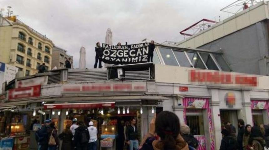 Taksim &Ouml;zgecan Protestosunda Kadınlara G&ouml;zaltı
