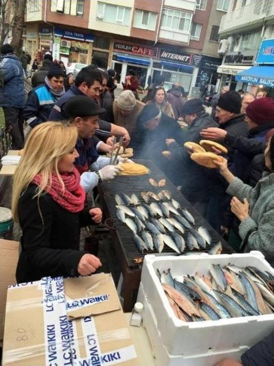 Adaylığını "balık Ekmek" Dağıtarak A&ccedil;ıkladı