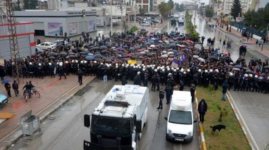 Mersin'de 3 Bin Kişi &Ouml;zgecan Cinayetini Protesto Etti