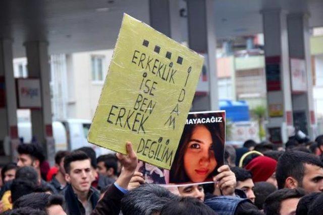 Mersin'de 3 Bin Kişi Özgecan Cinayetini Protesto Etti