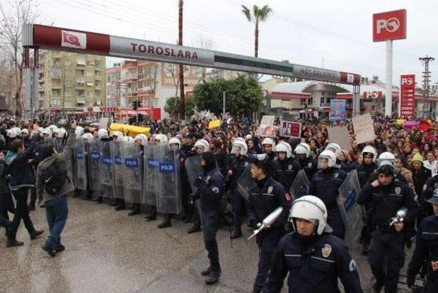 Mersin'de 3 Bin Kişi Özgecan Cinayetini Protesto Etti