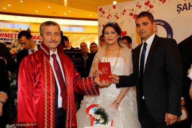 Başkan Tahmazoğlu Yeni Çiftleri Kırmadı