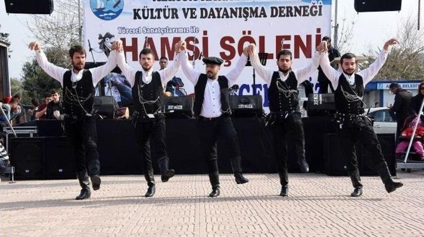 İzmir&rsquo;de Karadenizliler Hamsi Ş&ouml;leninde Coştu