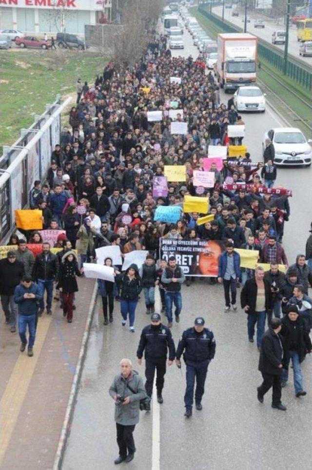 Gaziantep’Te Üniversiteliler Özgecan Için Yürüdü