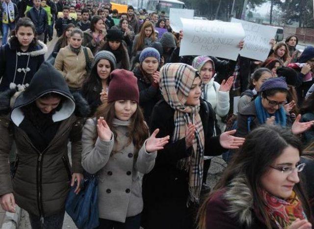 Gaziantep’Te Üniversiteliler Özgecan Için Yürüdü