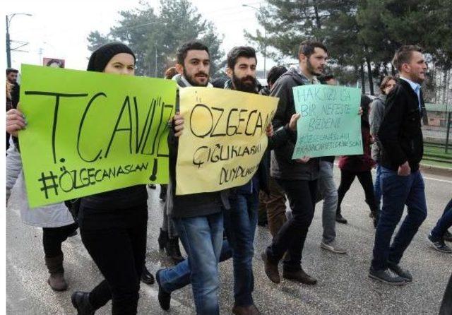 Gaziantep’Te Üniversiteliler Özgecan Için Yürüdü