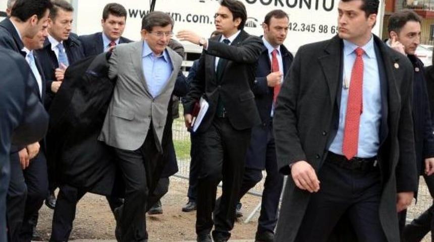 Davutoğlu, &Ouml;zgecan I&ccedil;in Fatiha Okuttu, 'kadına Uzanan Eller Kırılsın' Dedi (3)