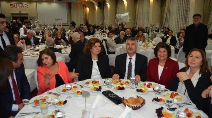 Pir Sultan'dan Dayanışma Yemeği'ne Selvi Kılı&ccedil;daroğlu Da Katıldı