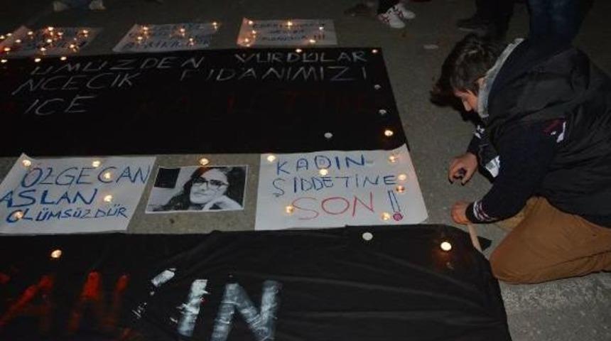 Karab&uuml;k'te &Ouml;zgecan Aslan I&ccedil;in Mum Yakıp Dilek Balonu U&ccedil;urdular