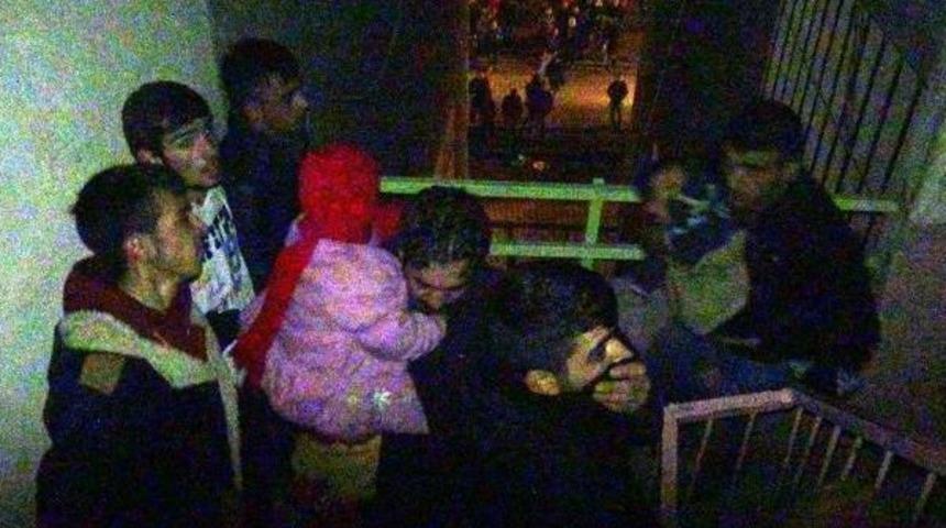 Doğubayazıt'ta Yangında 3 &Ccedil;ocuk Ile Annesi Dumandan Etkilendi