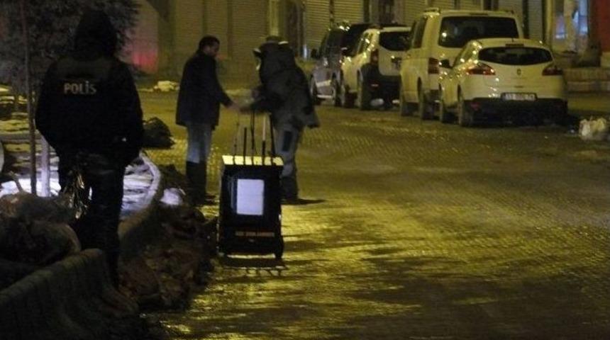 Hakkari&rsquo;de 2 Ş&uuml;pheli Poşet F&uuml;nyeyle Patlatıldı