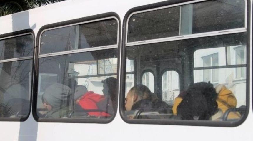 Fo&ccedil;a&rsquo;da Suriyeli 33 Sığınmacı Yakalandı