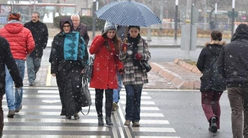 Cemrenin D&uuml;şmesine İki G&uuml;n Kala Kayseri&rsquo;de Kar Yağdı