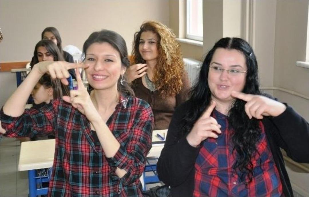 İşitme Engelliler, Artık Kamu Kurumlarında Zorlanmayacak