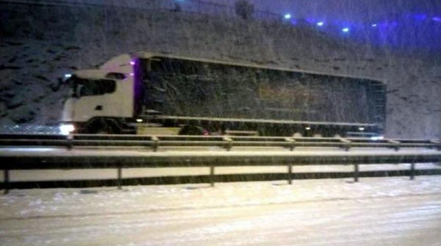 Burdur'da Kar Yağışı Ulaşımı Aksattı