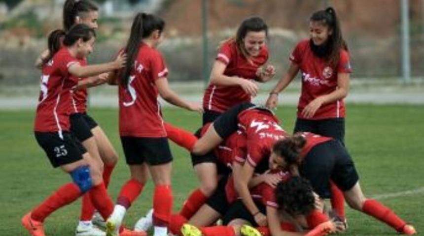 Muratpaşalı Kadınlar Sevin&ccedil;li