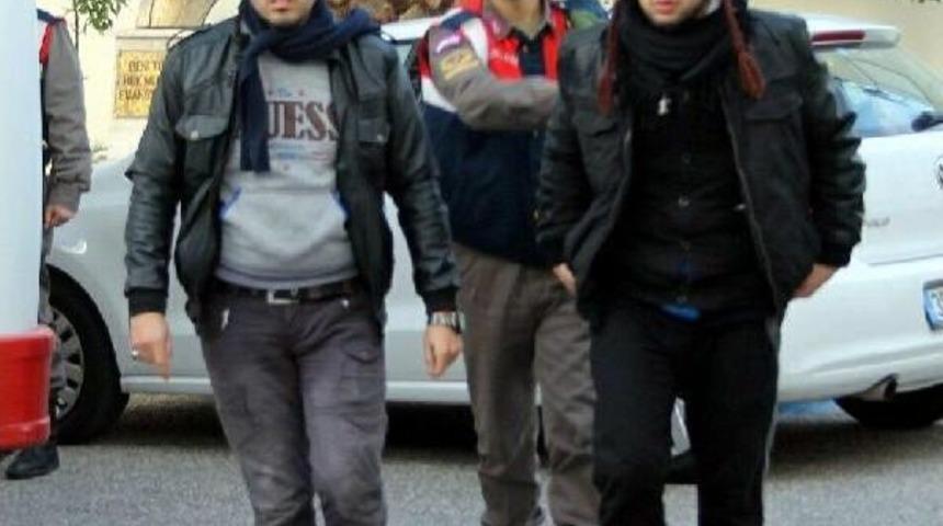 Kayalıklarda Saklanan 33 Suriyeli Ka&ccedil;ak Yakalandı