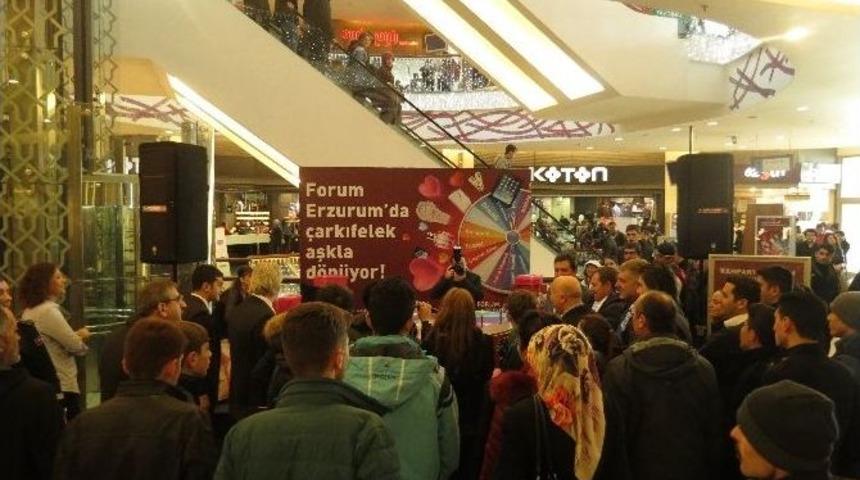 Forum Erzurum&rsquo;da &Ccedil;arkıfelek D&ouml;nd&uuml;, 2 Bin Kişi Anında Hediye Kazandı