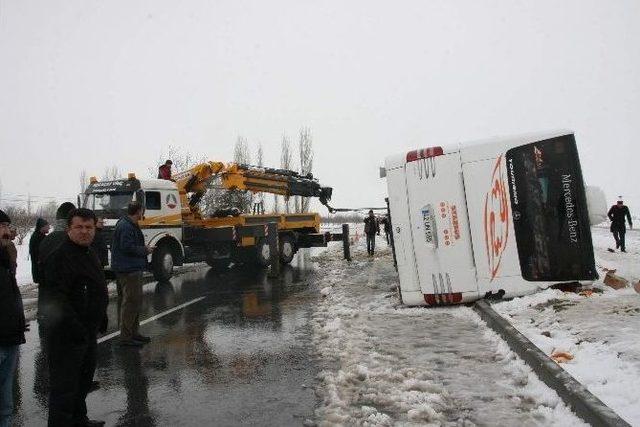 Afyonkarahisar’da Otobüs Kazası: 30 Yaralı