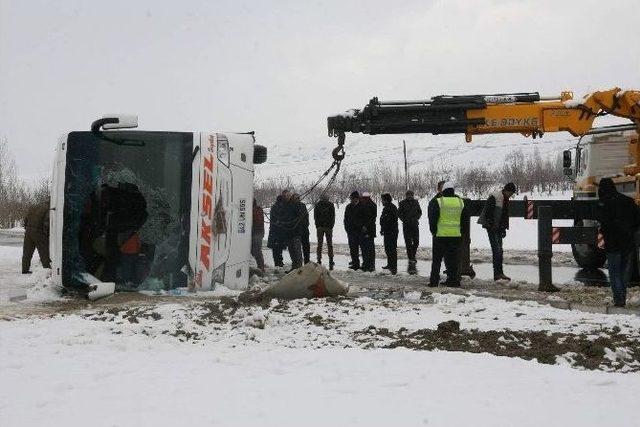 Afyonkarahisar’da Otobüs Kazası: 30 Yaralı