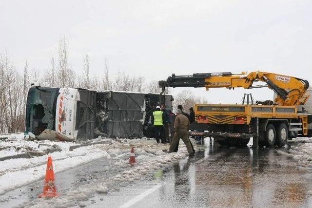 Afyonkarahisar’da Otobüs Kazası: 30 Yaralı