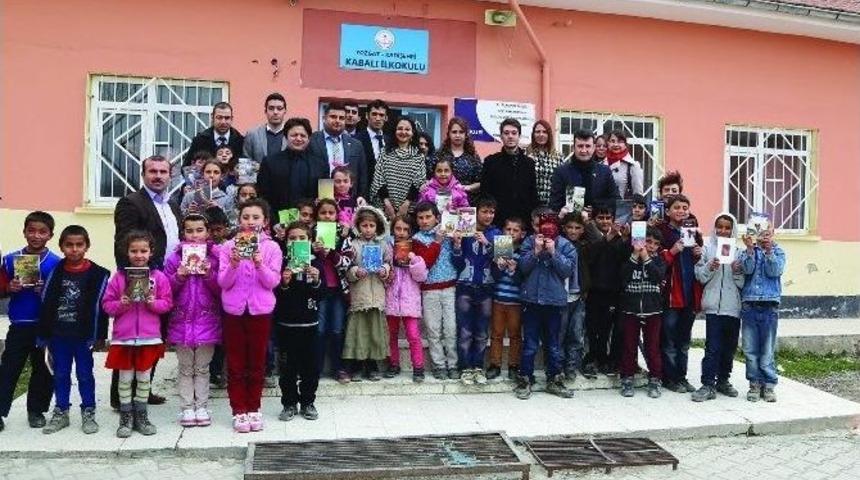 Bozok Üniversitesi’nden Köy Okuluna Kitap Bağışı