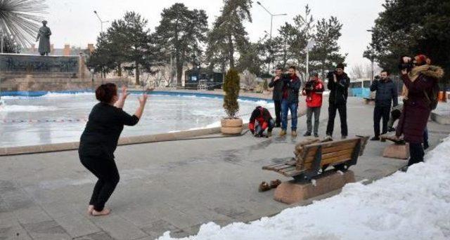 Özgecan Için Eksi 13 Derecede Çıplak Ayaklı Eylem