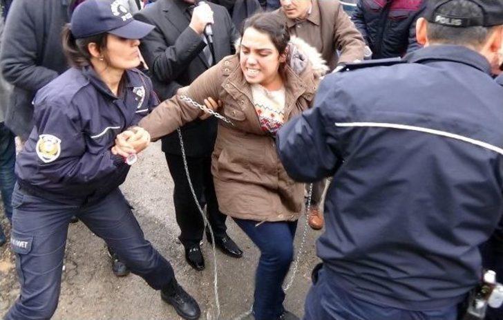 Özgecan Cinayetine Zincirli Protesto G1