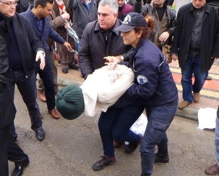 Özgecan Cinayetine Zincirli Protesto G2