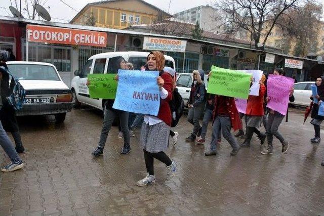 Lise Öğrencileri Özgecan Aslan İçin Yürüdü