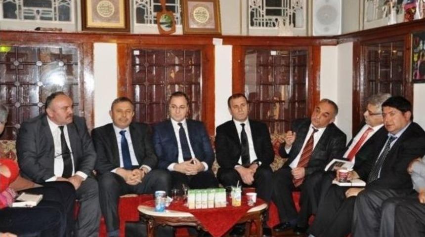 &lsquo;&ouml;ğretmen Okursa Herkes Okur&rsquo; Projesi Devam Ediyor