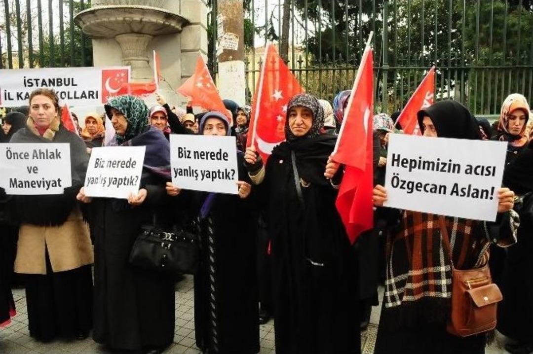 Sp&rsquo;li Kadınlar İdamın Geri Getirilmesini İstedi