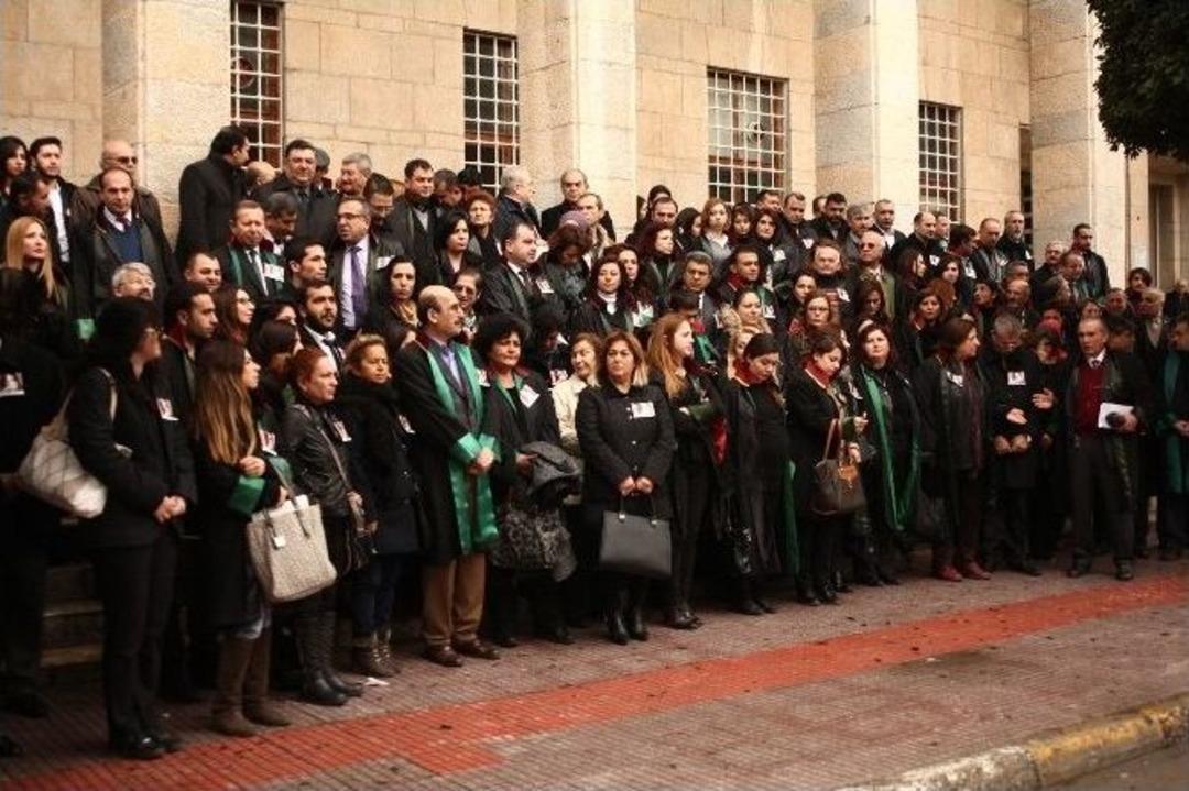 &Ouml;zgecan İ&ccedil;in Avukatlardan C&uuml;bbeli Eylem