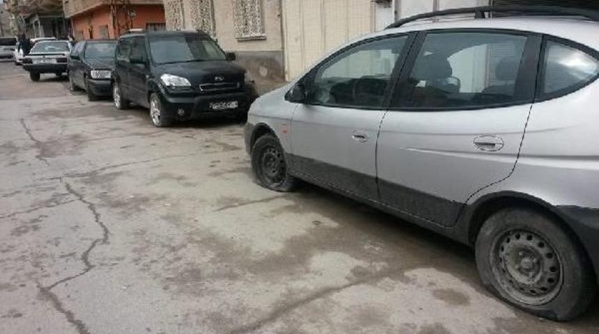 Nizip'te 15 Otomobilin Lastikleri Kesildi